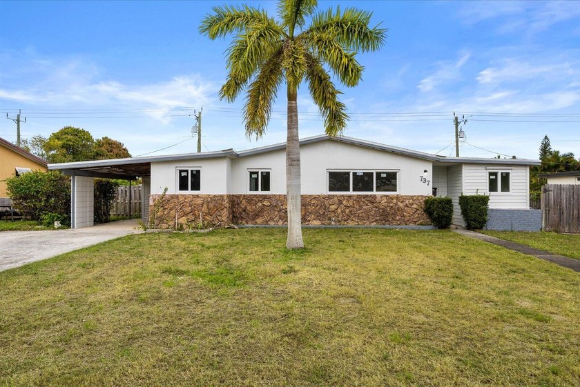 Welcome to this delightful single-family home located in the - Beach Home for sale in West Palm Beach, Florida on Beachhouse.com