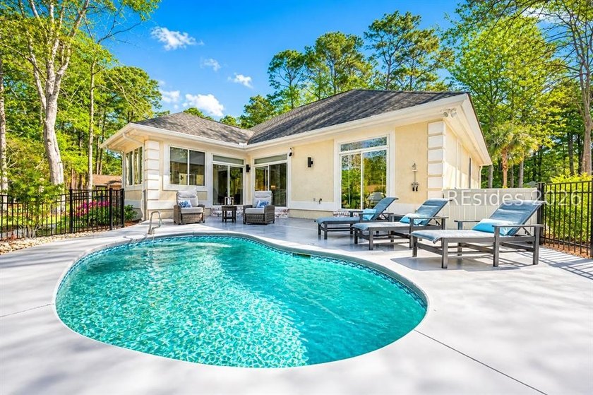 Welcome to 28 Fairway Drive in Rose Hill Plantation, a - Beach Home for sale in Bluffton, South Carolina on Beachhouse.com