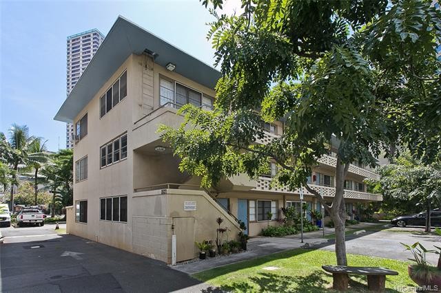 Back on the market! This Fee Simple unit is occupied by good - Beach Condo for sale in Honolulu, Hawaii on Beachhouse.com