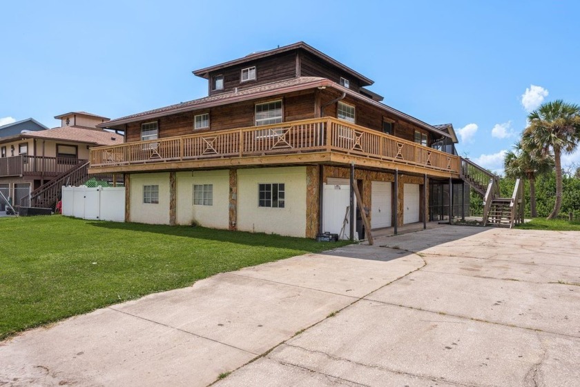 Welcome to this coastal living in this three-bedroom - Beach Home for sale in Gibsonton, Florida on Beachhouse.com