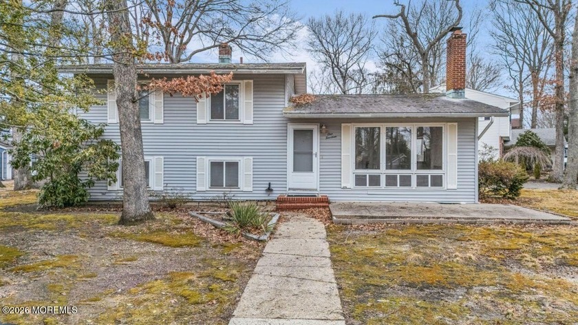 Welcome to 114 N. Lakeshore Drive, nestled in the highly - Beach Home for sale in Manahawkin, New Jersey on Beachhouse.com