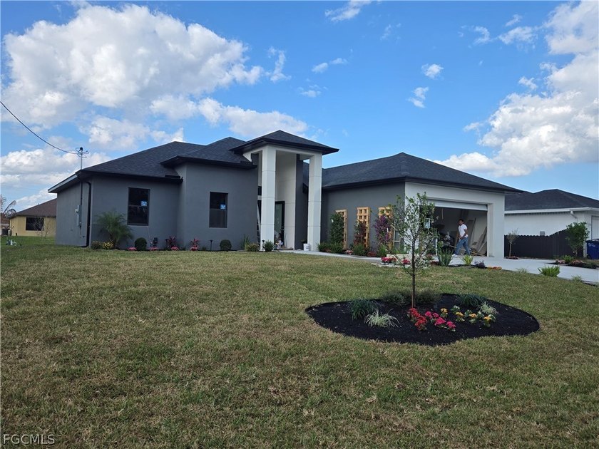 Welcome to 2912 45th st SW, this custom-designed one of a kind - Beach Home for sale in Lehigh Acres, Florida on Beachhouse.com