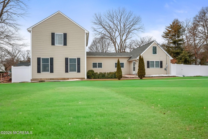 SPRING INTO YOUR AMAZING DREAM HOME! Located in the highly - Beach Home for sale in Brick, New Jersey on Beachhouse.com