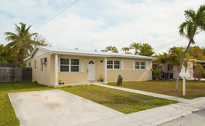 This spacious 3 Bedroom 2 Bath with a large living room plus a - Beach Home for sale in Key Haven, Florida on Beachhouse.com