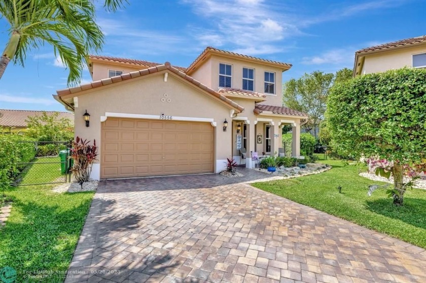 STUNNING 4-BEDROOM 3-BATHROOM POOL HOME IN THE HEART OF CORAL - Beach Home for sale in Coral Springs, Florida on Beachhouse.com