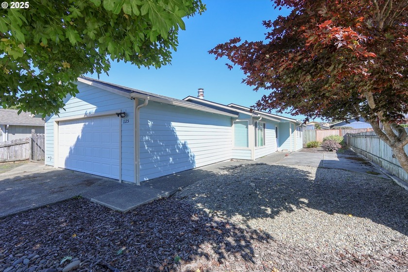 Discover easy living in this well-maintained one-level home - Beach Home for sale in Coos Bay, Oregon on Beachhouse.com