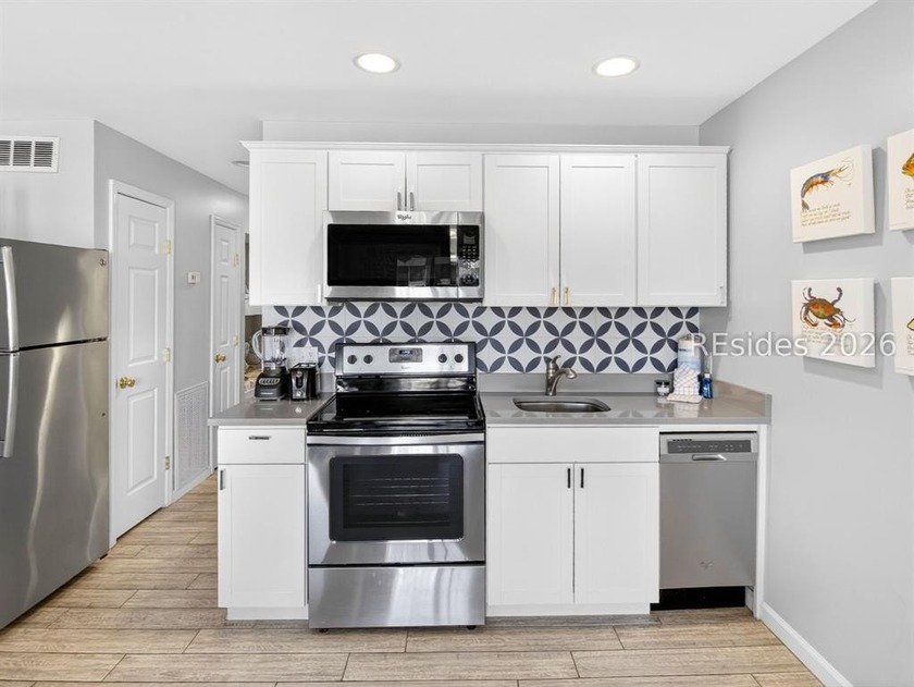 Coastal design and nicely updated this 2nd floor villa has some - Beach Condo for sale in Hilton Head Island, South Carolina on Beachhouse.com