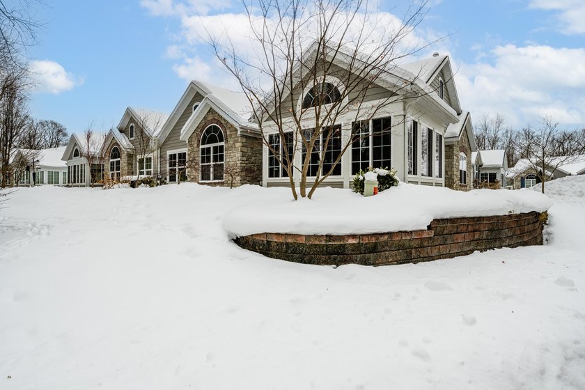 LIKE BRAND NEW 2 BR, 2 full-bath CARE-FREE 1856 SF condo. NO - Beach Condo for sale in Benton Harbor, Michigan on Beachhouse.com