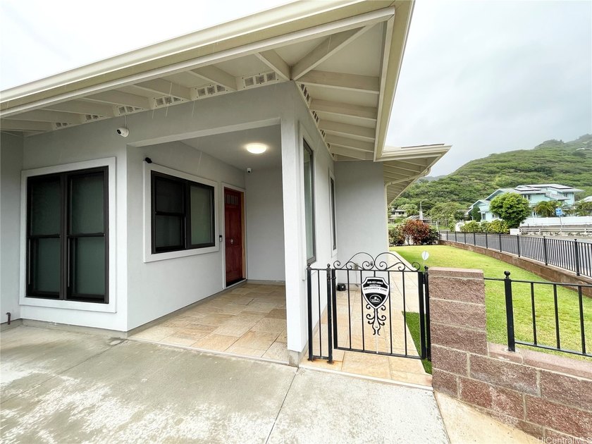 Don't miss this beautifully maintained 8-year-old single-level - Beach Home for sale in Honolulu, Hawaii on Beachhouse.com