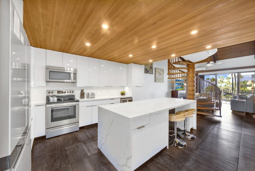 Fabulous Kam Sands Top-Floor Condo with Ocean Views! This - Beach Condo for sale in Kihei, Hawaii on Beachhouse.com