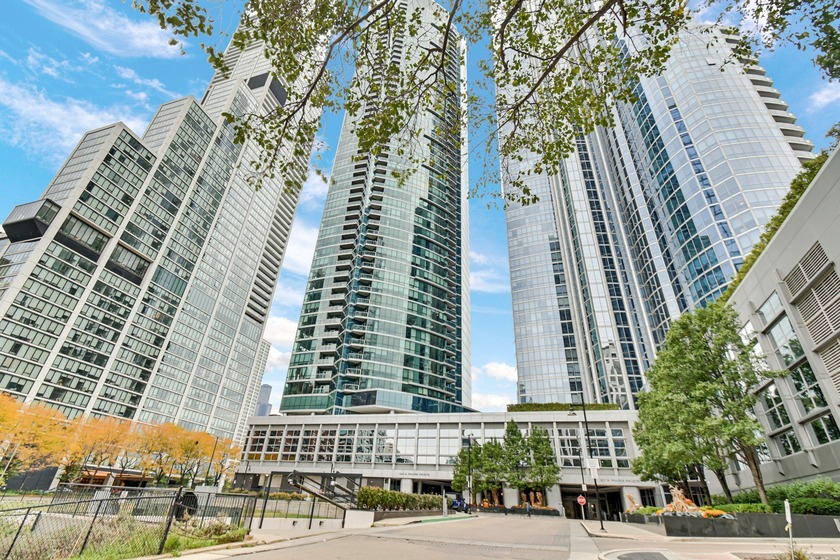 Enjoy breathtaking views from this 2 bdrm/2ba split floor plan - Beach Condo for sale in Chicago, Illinois on Beachhouse.com
