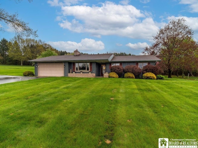 Welcome to 3720 Westman Road in beautiful Bemus Point, NY! This - Beach Home for sale in Ellery, New York on Beachhouse.com