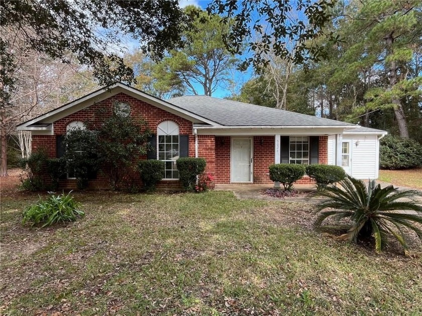 Welcome to 3024 Belle Fontaine Circle. This 3 bedroom 2 bath - Beach Home for sale in Theodore, Alabama on Beachhouse.com