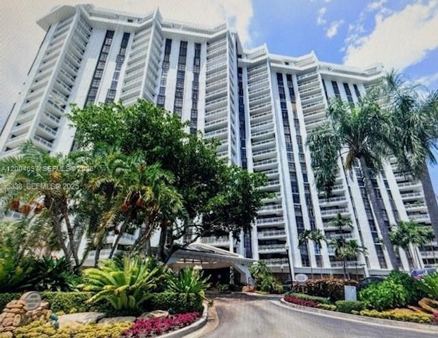 GREAT PRICE...!!!- Experience resort-style living in this - Beach Condo for sale in Miami, Florida on Beachhouse.com