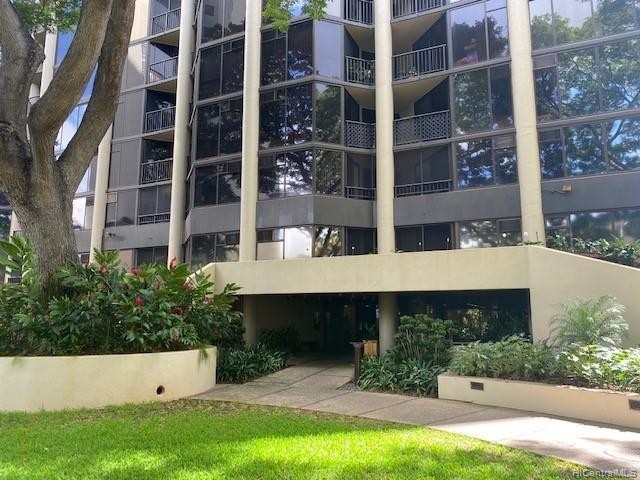 This beautiful 2 bedroom/1 bath unit with 1 parking stall has - Beach Condo for sale in Honolulu, Hawaii on Beachhouse.com