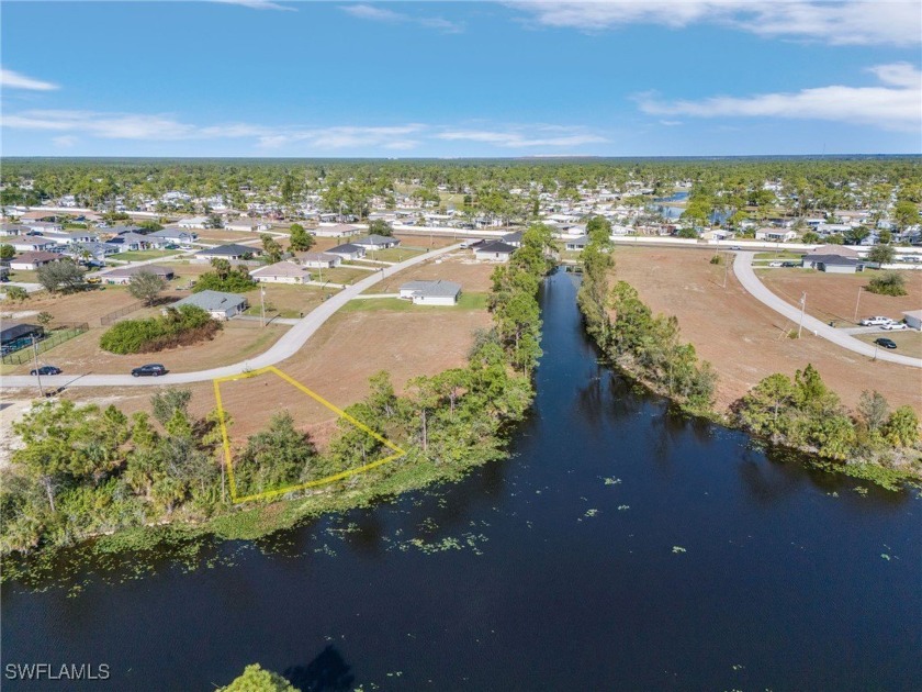 Amazing big freshwater front vacant lot facing a beautiful - Beach Lot for sale in Cape Coral, Florida on Beachhouse.com