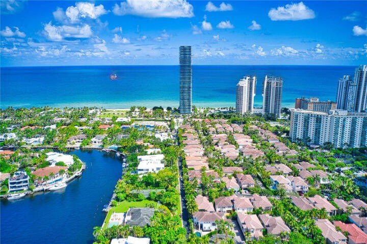 Beautifully renovated 2-bedroom, 2-bath corner residence on the - Beach Condo for sale in Miami, Florida on Beachhouse.com