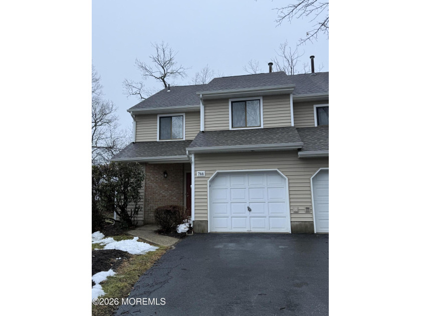 CALLING ALL INVESTORS! Desirable end-unit condominium offering - Beach Condo for sale in Toms River, New Jersey on Beachhouse.com