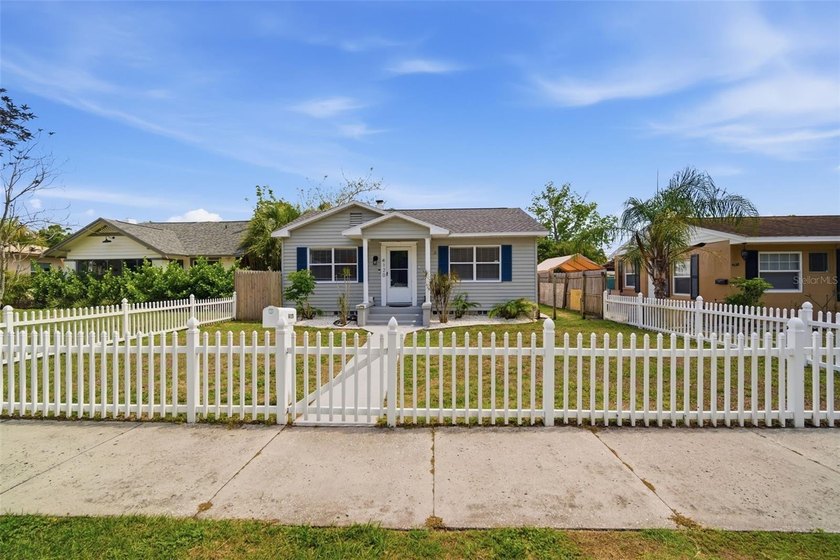 This Central Oak Park SPLIT floor plan property offers a rare - Beach Home for sale in St. Petersburg, Florida on Beachhouse.com