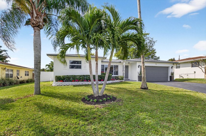 New roof with a 10-year transferable warranty & 2024 AC-move in - Beach Home for sale in Boynton Beach, Florida on Beachhouse.com