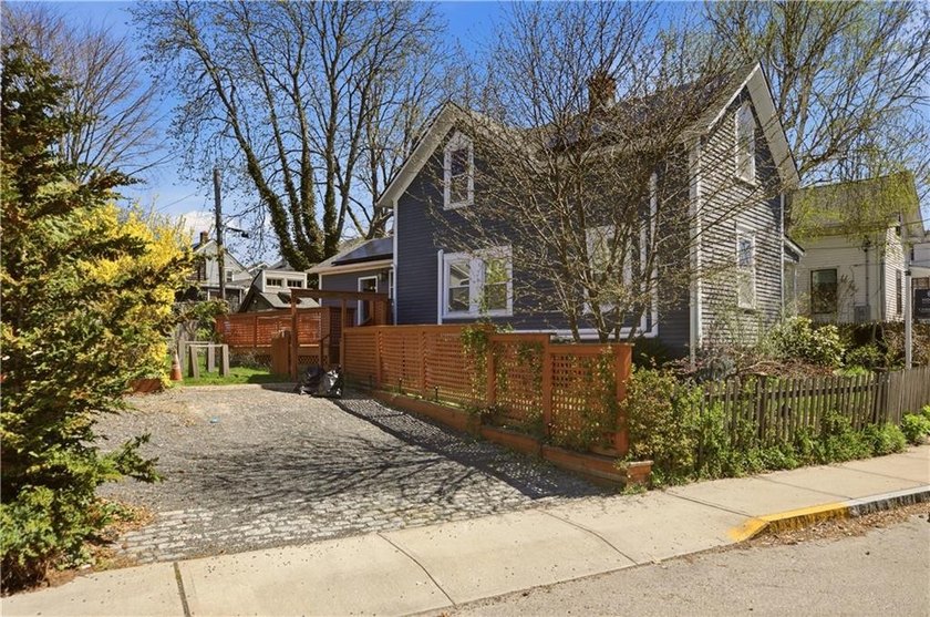 21 Clinton Ave offers something increasingly hard to find in - Beach Home for sale in Newport, Rhode Island on Beachhouse.com
