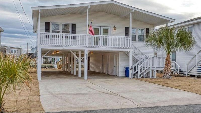 Luxurious Waterfront Living in Cherry Grove!  Welcome to your - Beach Home for sale in North Myrtle Beach, South Carolina on Beachhouse.com