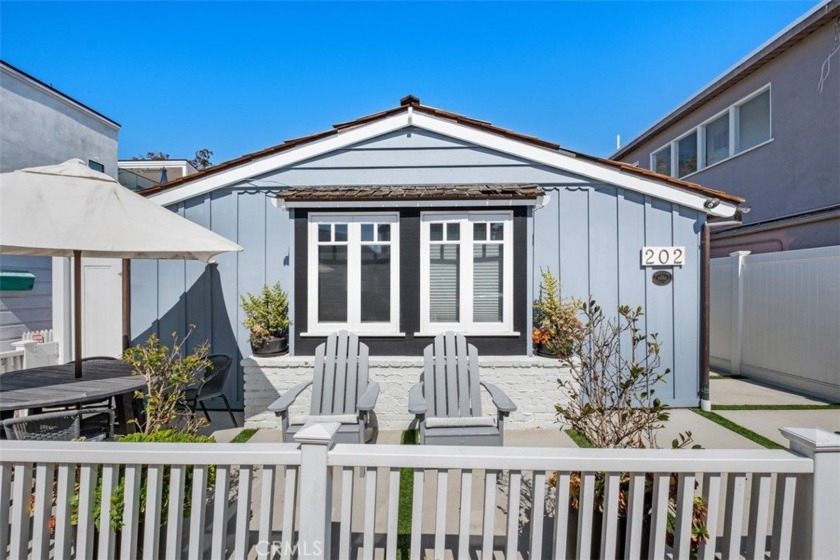 Single Level 2 bedroom 2 bath home. Newly remodeled and upgraded - Beach Home for sale in Newport Beach, California on Beachhouse.com