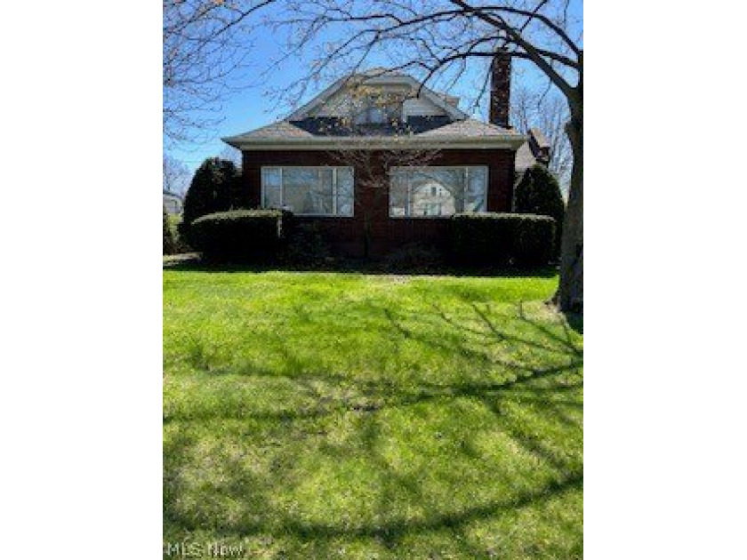 Bring your finishing touches to this wonderful and spacious - Beach Home for sale in Lorain, Ohio on Beachhouse.com