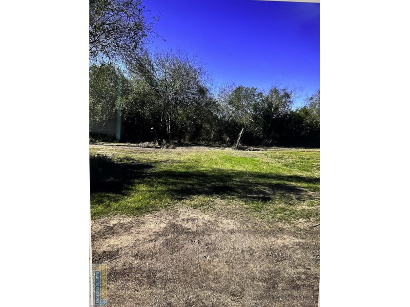 4.1 acres to build your quiet country home. Triangle shape - Beach Lot for sale in Bayview, Texas on Beachhouse.com