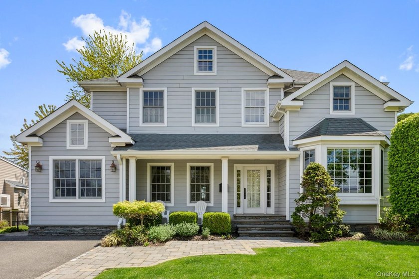 Nassau Shores waterfront living at its finest. Built in 2009 - Beach Home for sale in Massapequa, New York on Beachhouse.com