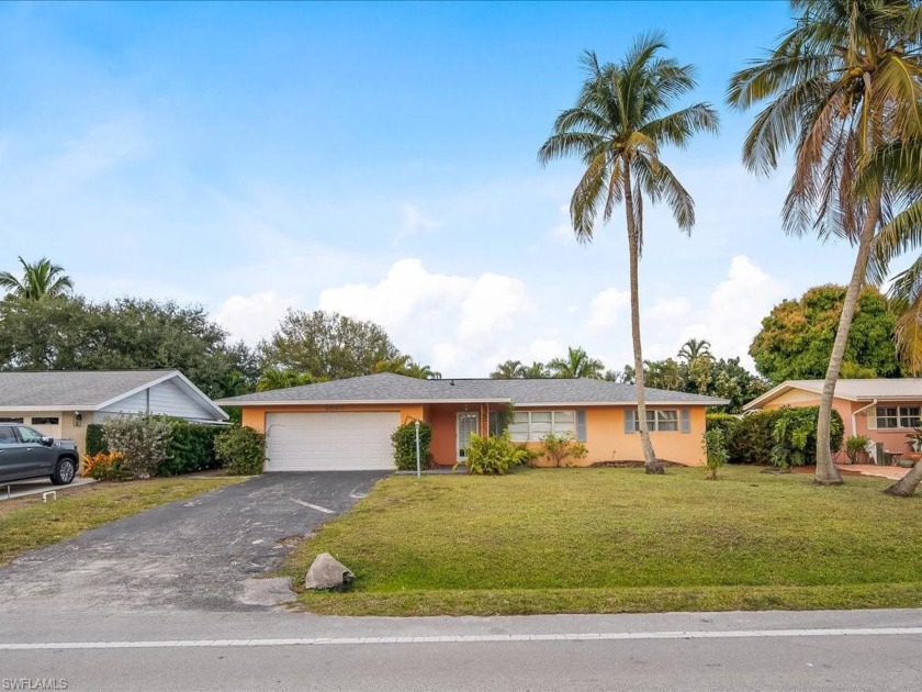 Located in the heart of Naples! This 3 bedroom 2 bathroom home - Beach Home for sale in Naples, Florida on Beachhouse.com