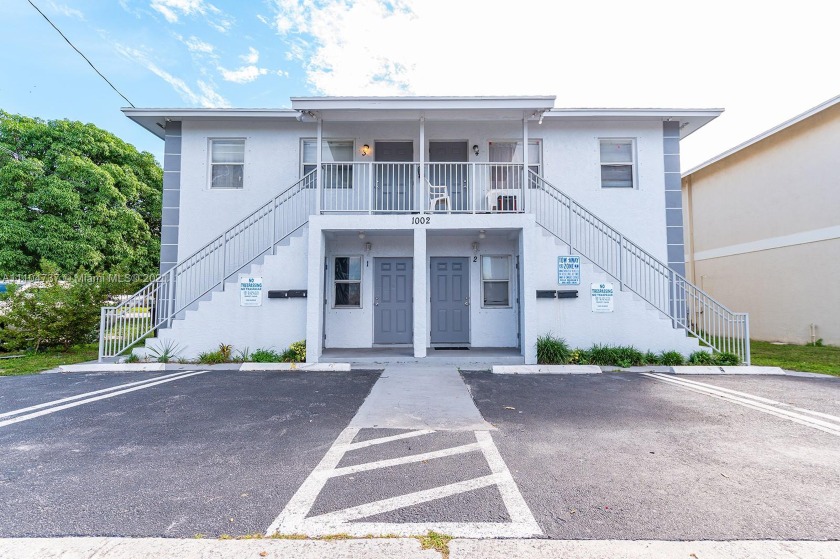 Amazing opportunity to own this fabulous Fourplex!!! 4 units are - Beach Home for sale in West Palm Beach, Florida on Beachhouse.com