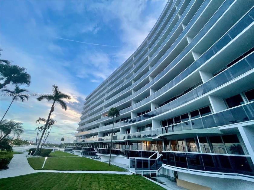 Spectacular view from every corner of the unit. Luxury at its - Beach Condo for sale in Miami Beach, Florida on Beachhouse.com