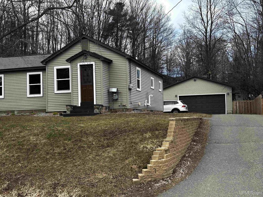 Welcome to this fantastic 2 bedroom, 1 full bath home in the - Beach Home for sale in Marquette, Michigan on Beachhouse.com
