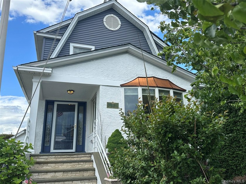 Spacious and beautifully maintained 3-bedroom, 2.5-bath home - Beach Home for sale in Island Park, New York on Beachhouse.com