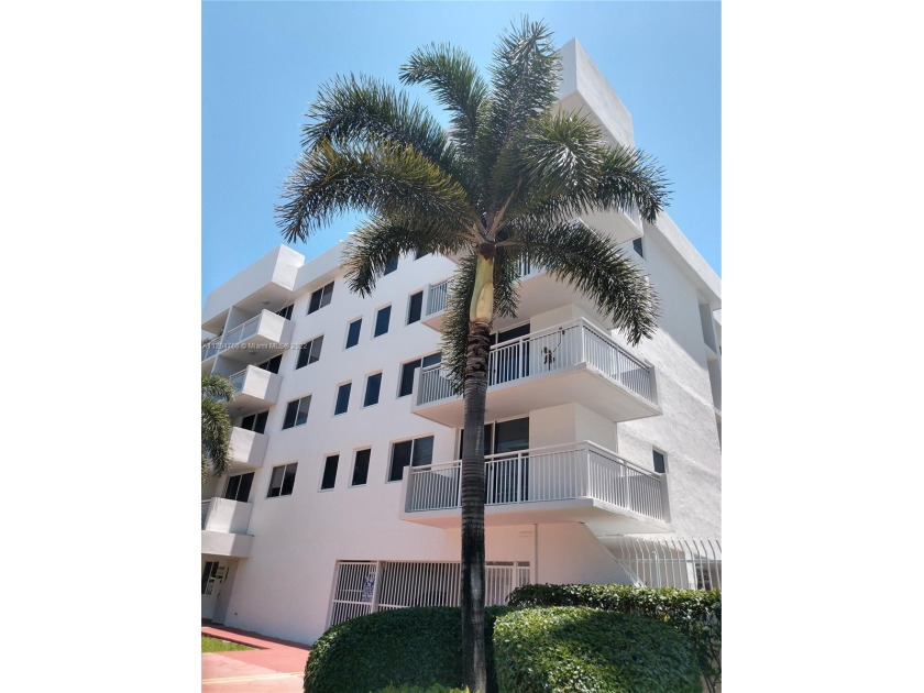 Completely renovated and updated 2 bed/2 bath split layout condo - Beach Condo for sale in Miami  Beach, Florida on Beachhouse.com