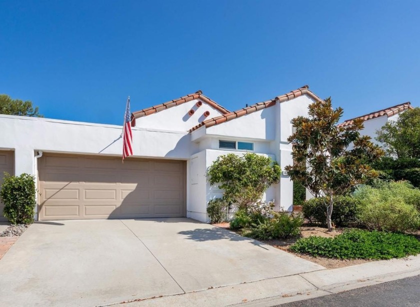 Come see this beautiful & spacious single-level home in the - Beach Home for sale in Oceanside, California on Beachhouse.com