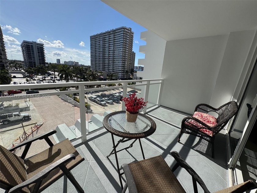 Bright 1BR/1.5BA residence in oceanfront Parker Plaza in the - Beach Condo for sale in Hallandale Beach, Florida on Beachhouse.com