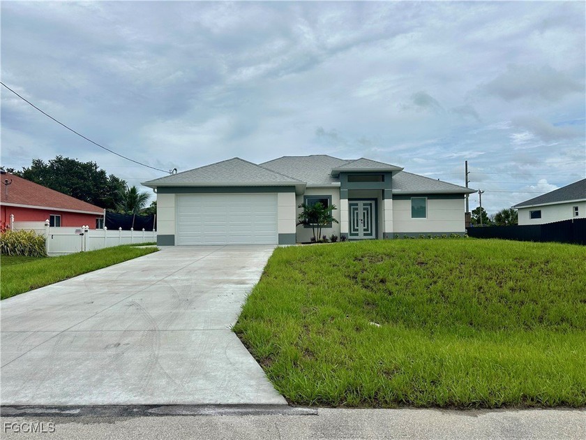 Welcome to this beautifully ready to move in 3-bedroom - Beach Home for sale in Lehigh Acres, Florida on Beachhouse.com