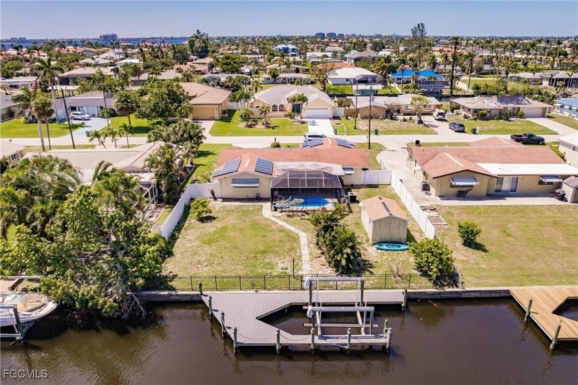 **BOATERS TAKE NOTE: Less than 10 MINUTES to open water! ** Jump - Beach Home for sale in Cape Coral, Florida on Beachhouse.com