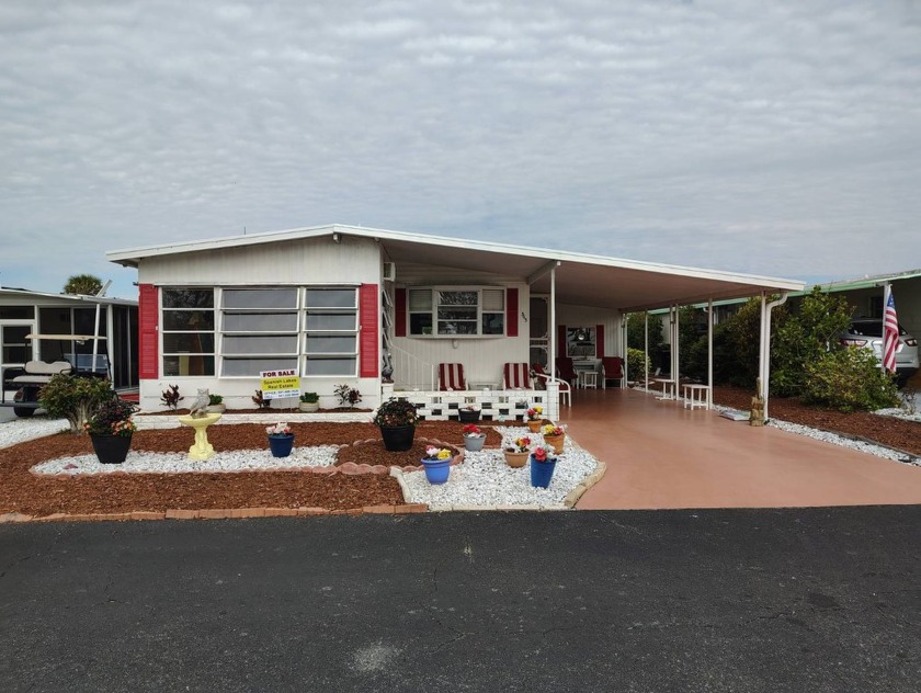 Welcome to 343 Santa Cruz!  This super cute 2-bedroom 2-bathroom - Beach Home for sale in Nokomis, Florida on Beachhouse.com