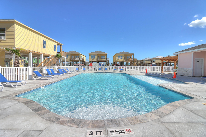 Turtle Cove! Huge community pool! New 3 bedroom, 2 bath Ocean - Beach Vacation Rentals in Rockport, Texas on Beachhouse.com