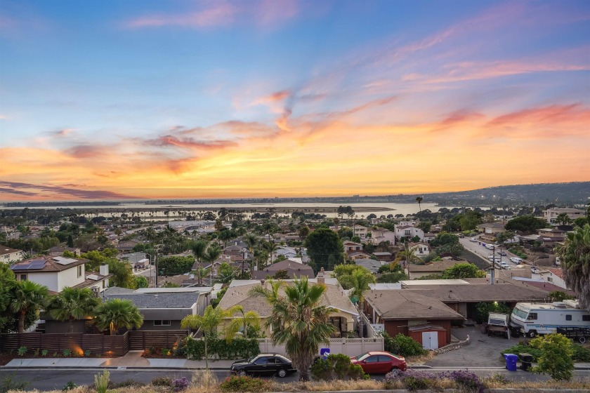 UNOBSTRUCTED PANORAMIC VIEWS of the Ocean, Mission Bay, Sunsets - Beach Home for sale in San Diego, California on Beachhouse.com