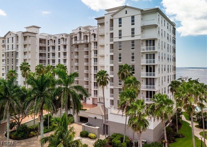Light and Bright 7th floor End Unit with 2,870 s.f. Under Air, 3 - Beach Condo for sale in Fort Myers, Florida on Beachhouse.com