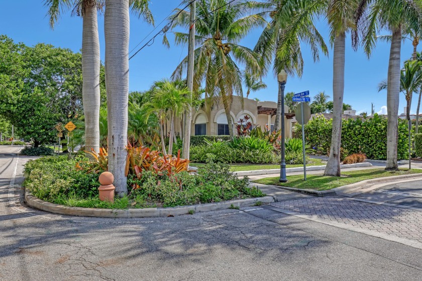 This luxurious home offers more to love: an oversized lot and - Beach Home for sale in West Palm Beach, Florida on Beachhouse.com