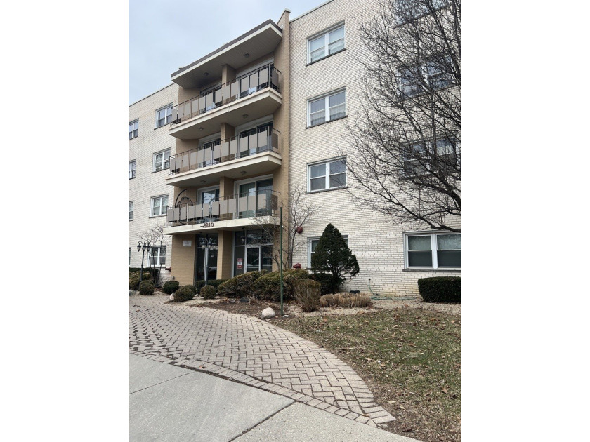 8210 Elmwood Ave 403 - Beach Condo for sale in Skokie, Illinois on Beachhouse.com