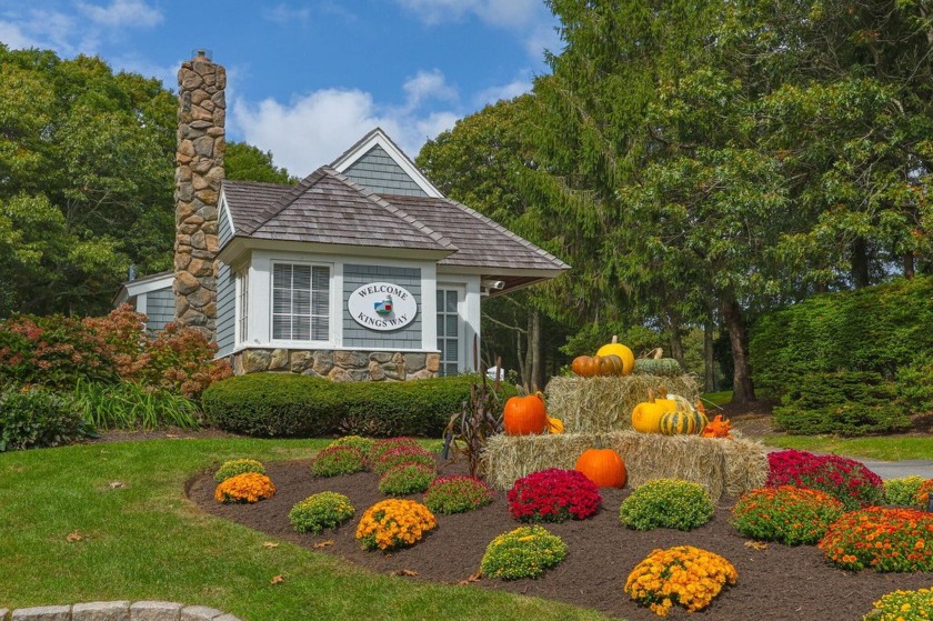 The beautiful ''H'' end unit, overlooking the 4th Fairway - Beach Condo for sale in Yarmouth Port, Massachusetts on Beachhouse.com