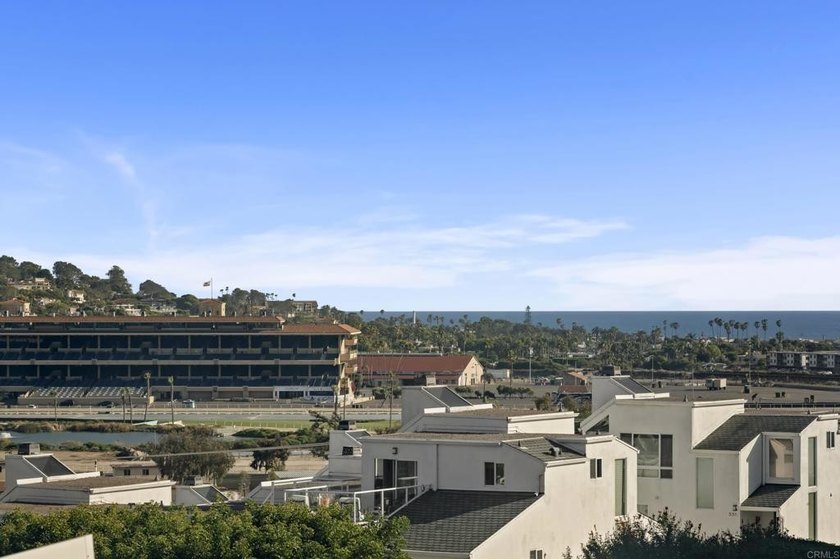Premier Location . Fully Remodeled End-Unit. Panoramic Ocean - Beach Townhome/Townhouse for sale in Solana Beach, California on Beachhouse.com