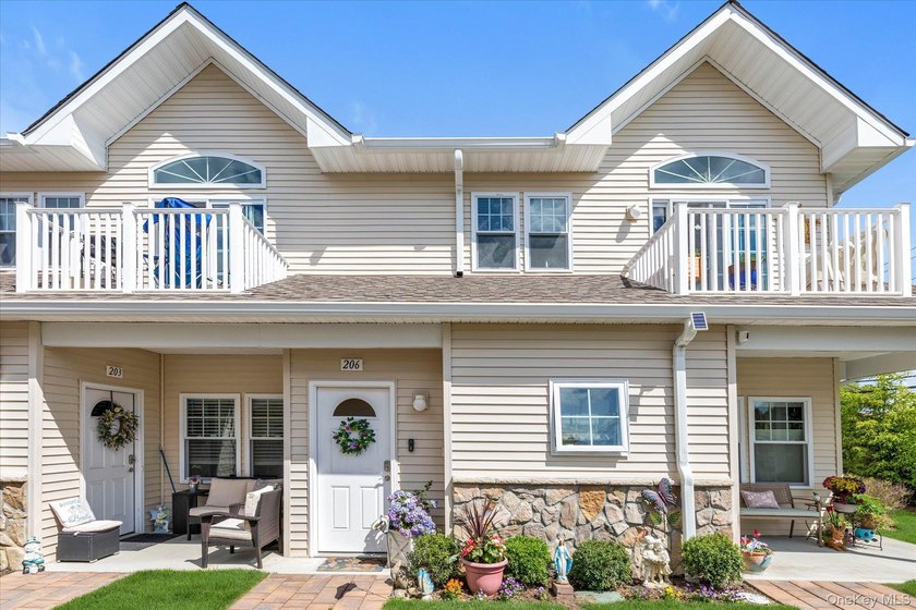 Welcome to Harborview Estates, an exclusive 55+ waterfront - Beach Condo for sale in Copiague, New York on Beachhouse.com