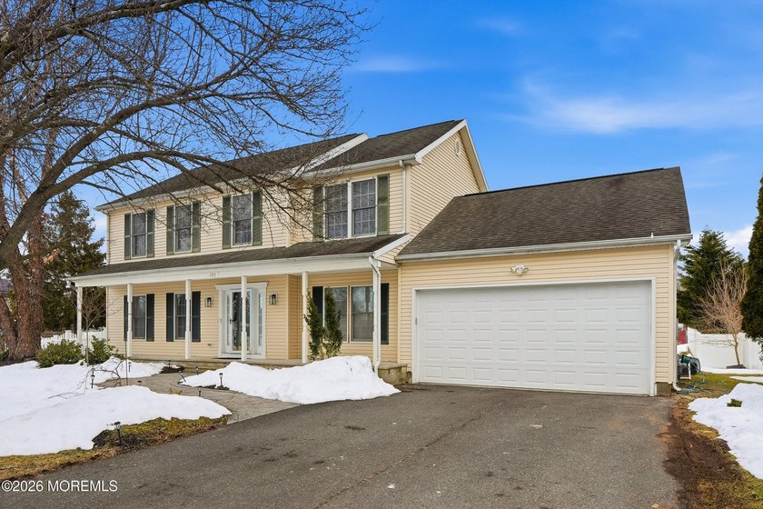 Fantastic colonial in Oakhurst with 4 bedrooms and 2.5 baths - Beach Home for sale in Oakhurst, New Jersey on Beachhouse.com